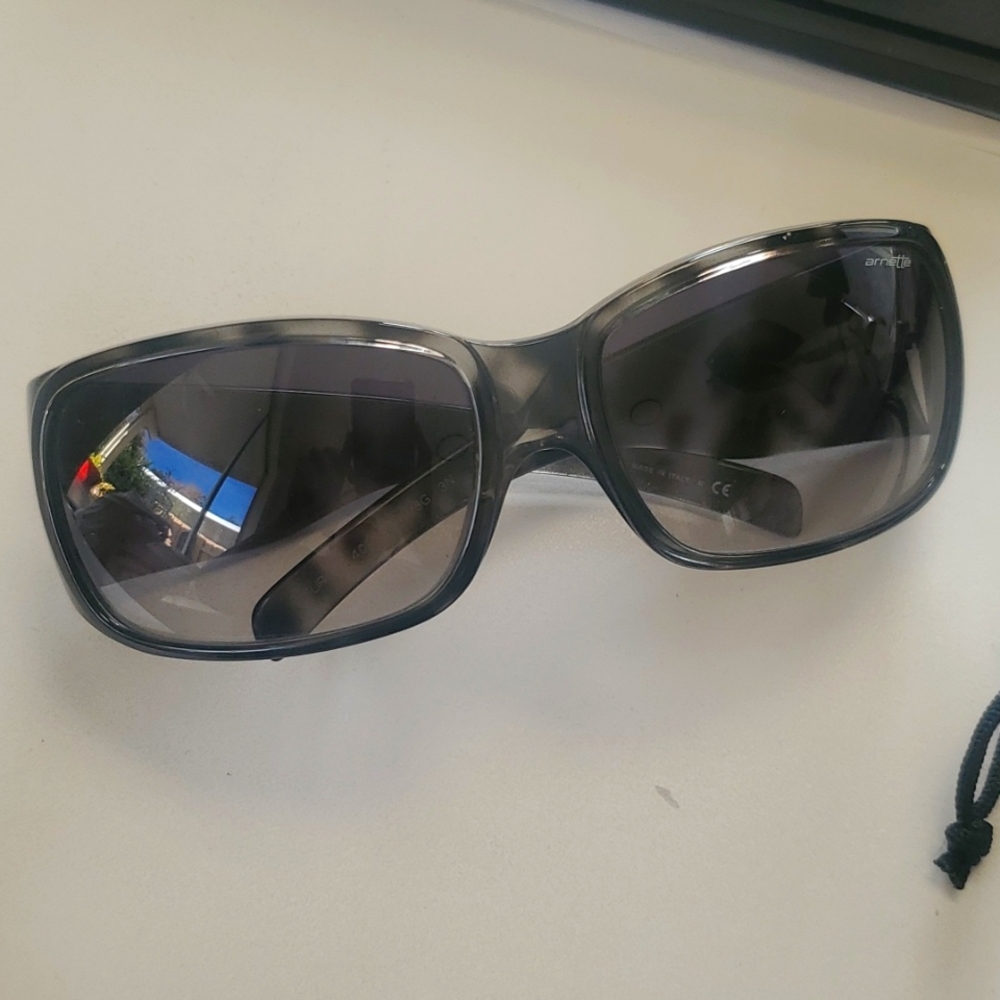 Arnette sunglasses "Surge" case included